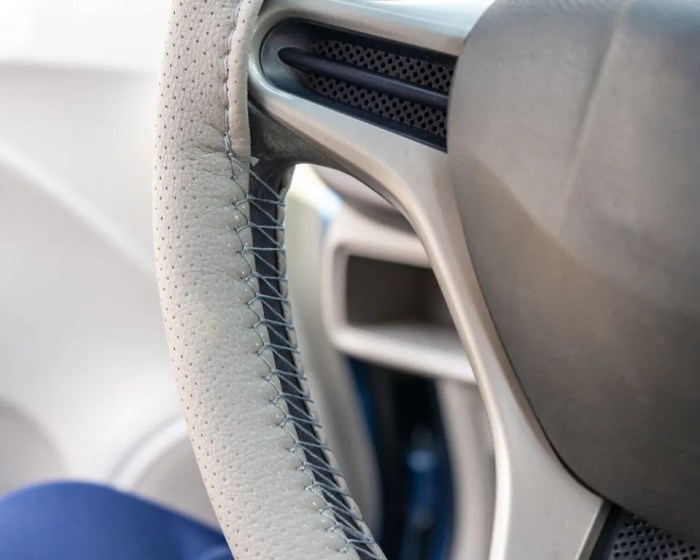 Heated steering wheel cover