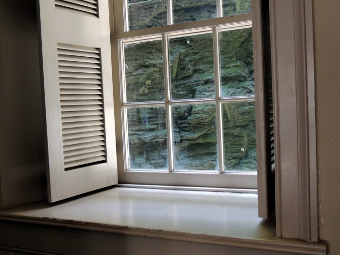 Window breaker tool